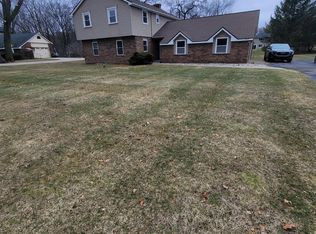8955 Margo Dr, Brighton, MI
