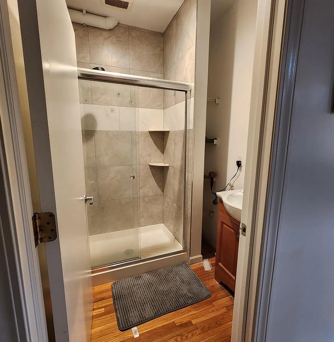 4 bed, 1.5 bath, $3,700 — Photo 4