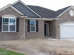 1 Pine Grove Ln, Milford, MI 48381