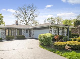 8128 Scenic Dr, Willow Springs, IL