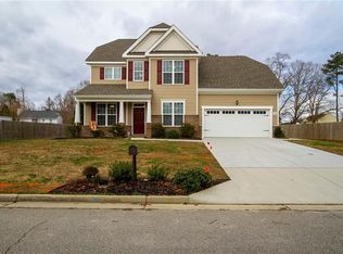 709 Dissdale Ln, Chesapeake, VA 23320