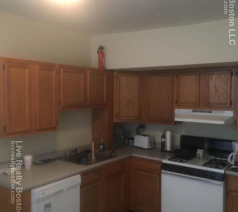 2nd image of 81 Empire St #11F