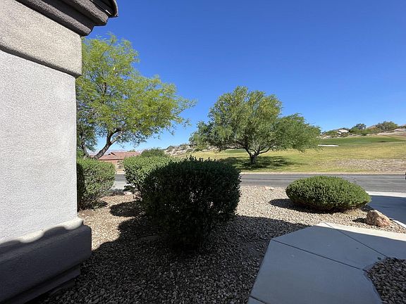 2nd image of 2928 Esmerelda Dr
