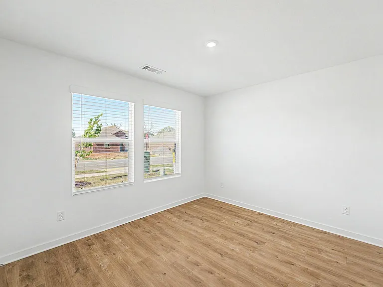 3101 Laredo Ln — Photo 10