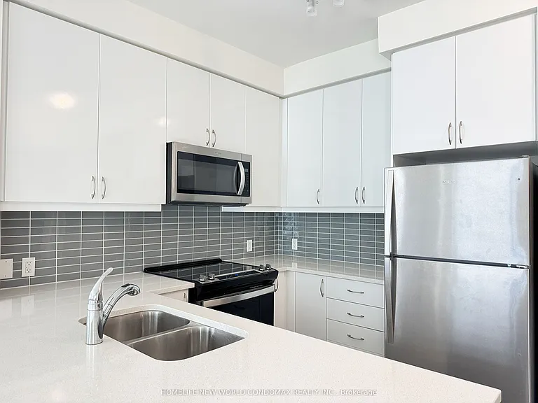 4955 Yonge St #806 — Photo 6