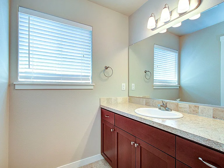 5615 NE 52nd Pl — Photo 16