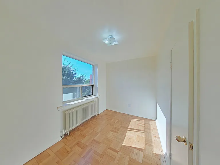 1637 Victoria Park Ave #403 — Photo 12