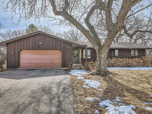 1973 Sky High Dr, New Brighton, MN 55112