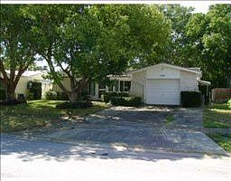 2nd image of 1570 Simmons Dr