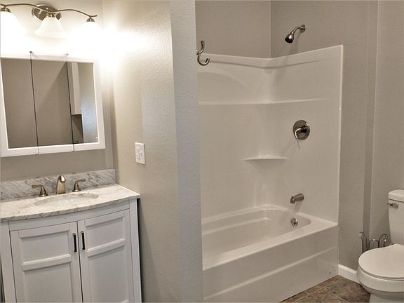 5th image of 1111 W Cherry St