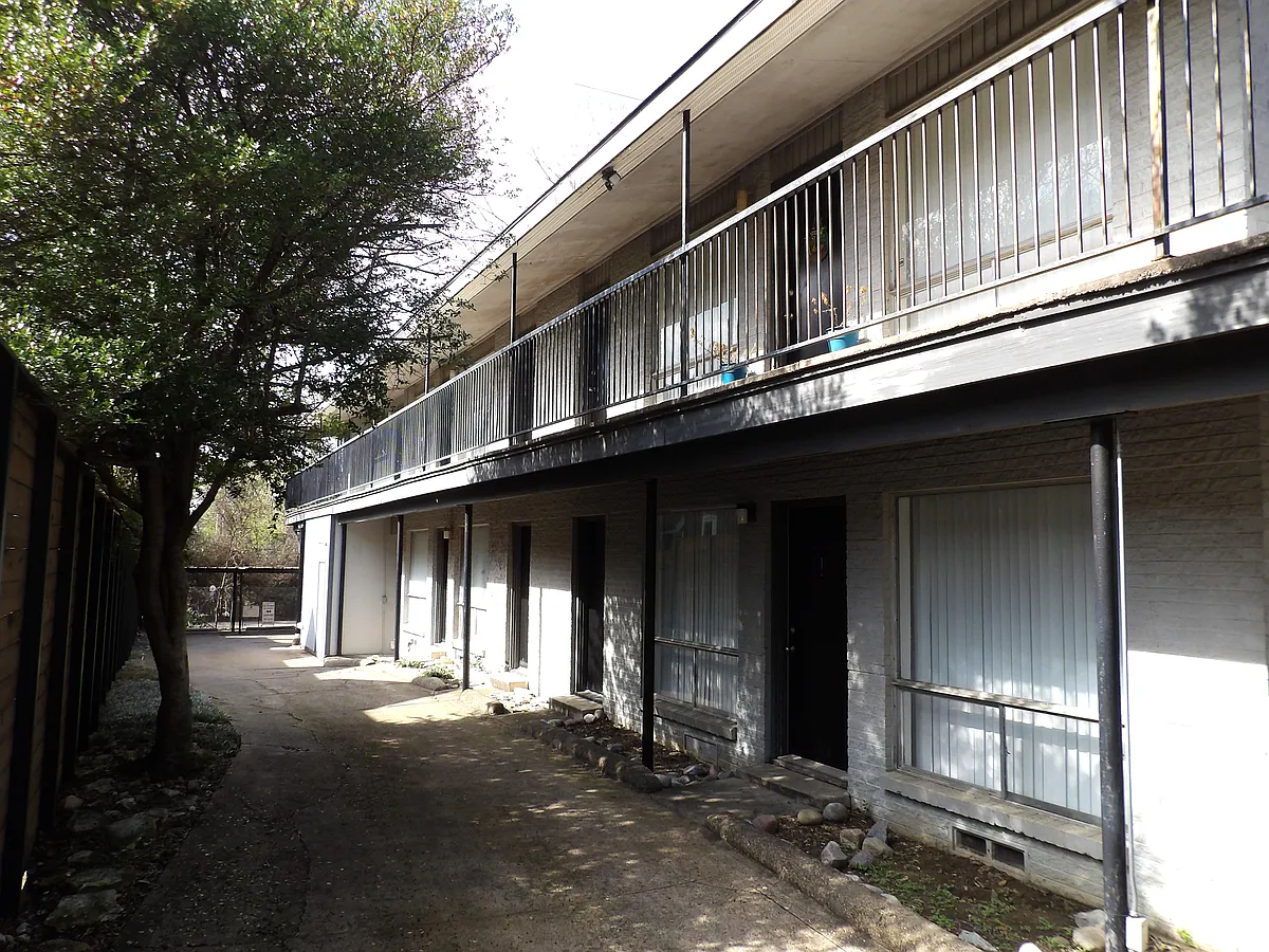 Building Photo - 4411 Buena Vista St #5