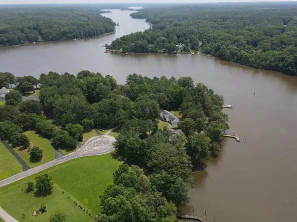 1375 Steamboat Ln, Heathsville, VA 22473