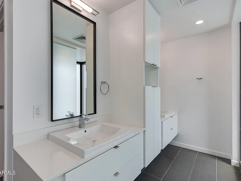 200 W Portland St #511 — Photo 9