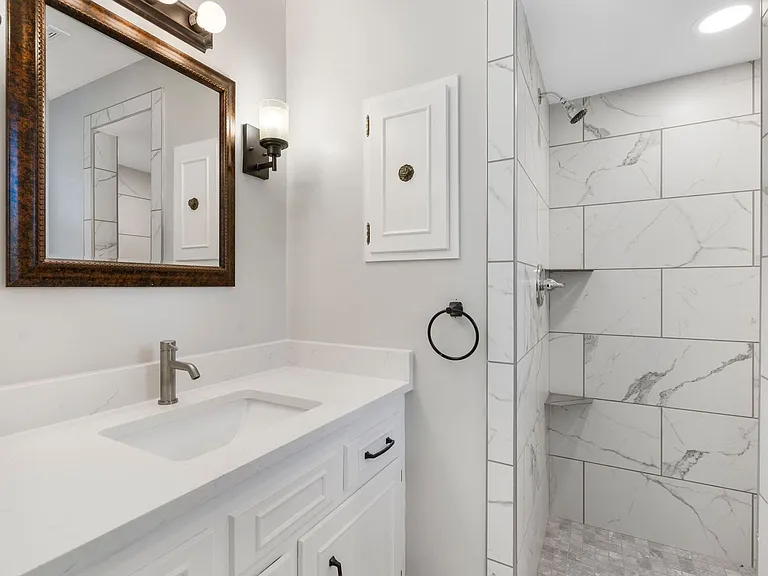 2329 E Bancroft St — Photo 21