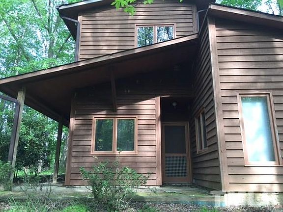 3rd image of 2309 Darby Ln