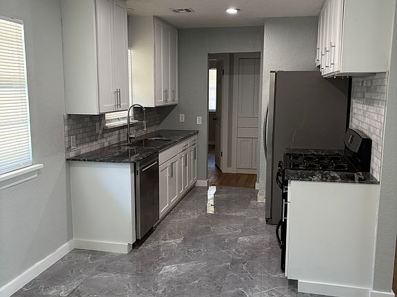 5th image of 1537 Camden Way