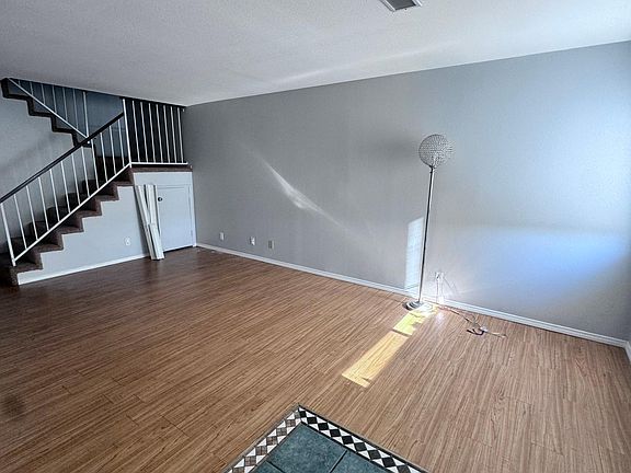5th image of 204 W Franklin Ave #204