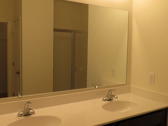 4th image of 541 Wintergreen Way