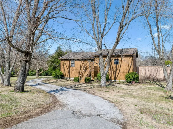 2804 Critz Ln, Thompsons Station, TN 37179