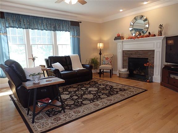 3rd image of 1373 Lyndalwood Ct