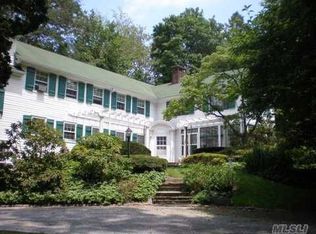 39 The Ter, Manhasset, NY 11030