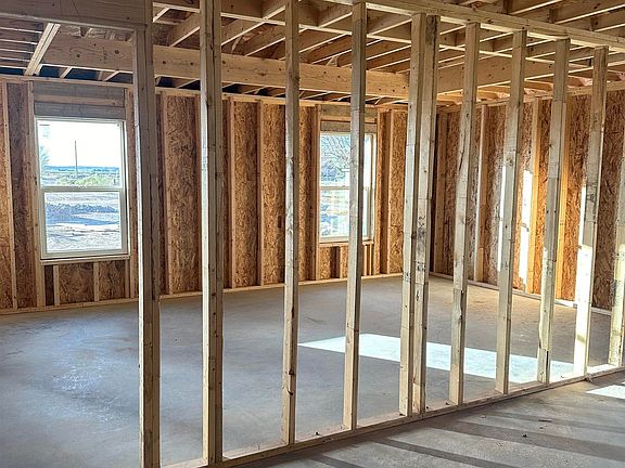 3rd image of 1023 Clover Ln