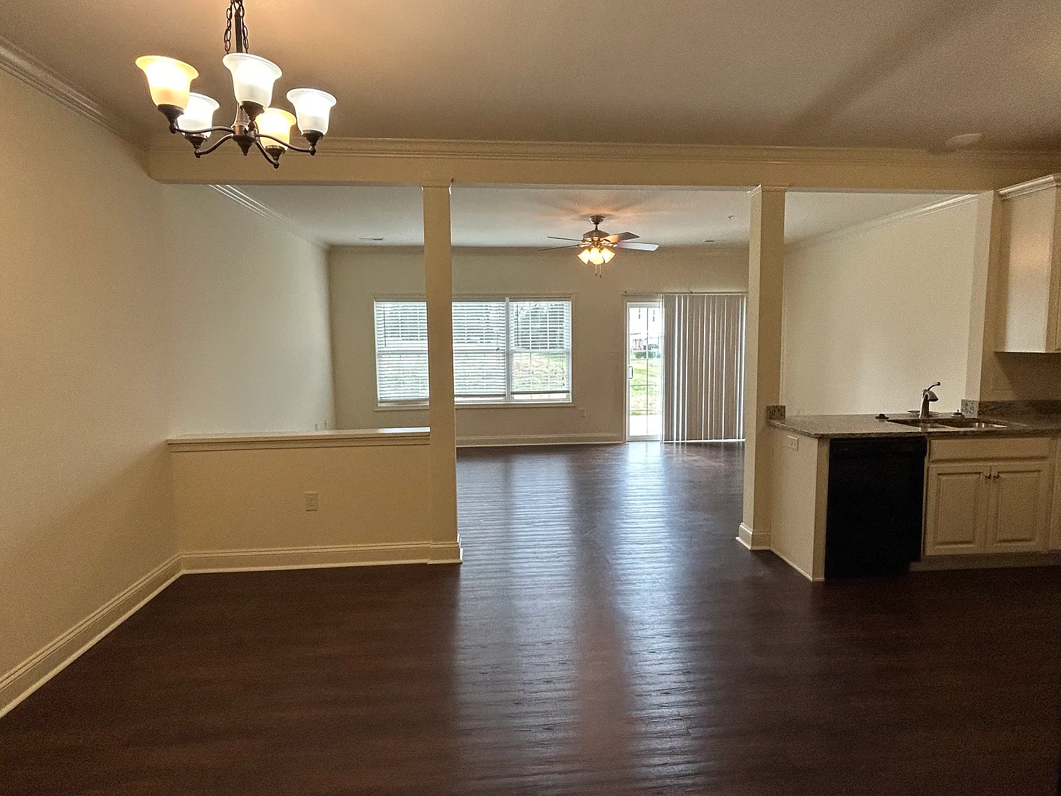3 bed, 2.5 bath, 1800 sqft, $1,900 — Photo 4