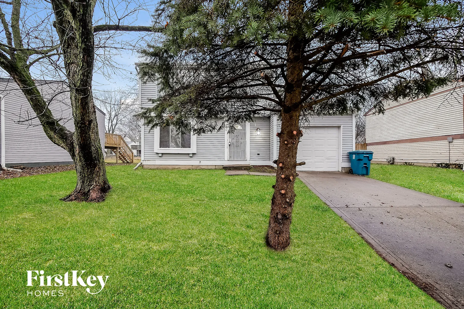 906 Woodlark Dr photo 1