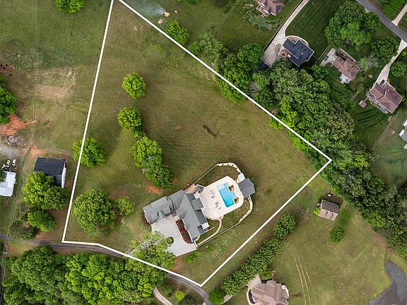 2nd image of 4511 Howey Farm Dr
