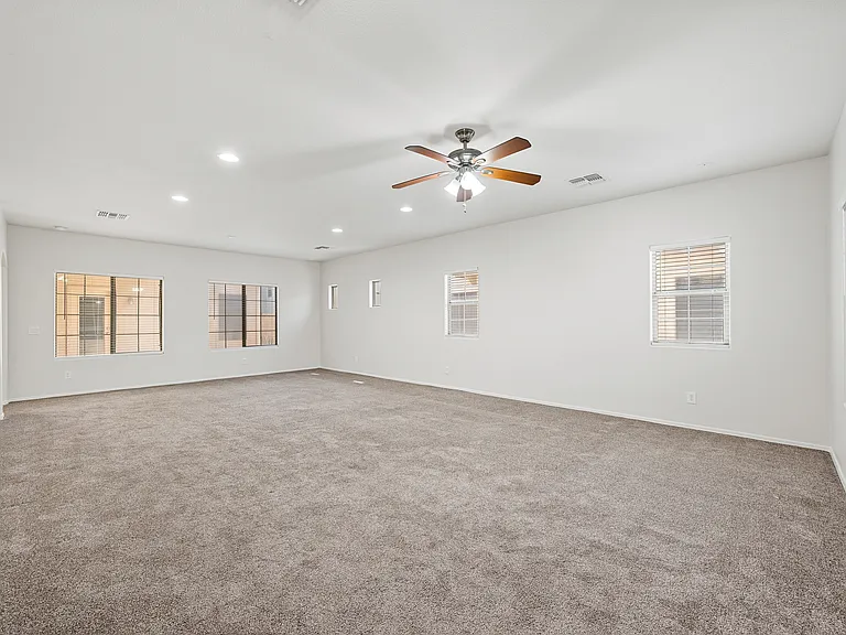 15929 W Custer Ln — Photo 2