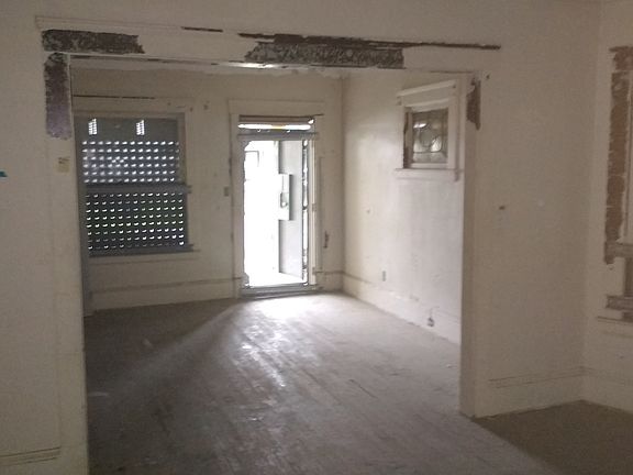 4th image of 729 Parkwood Dr