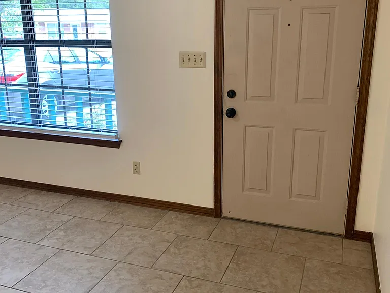 5460 Camille Gardens Cir — Photo 15
