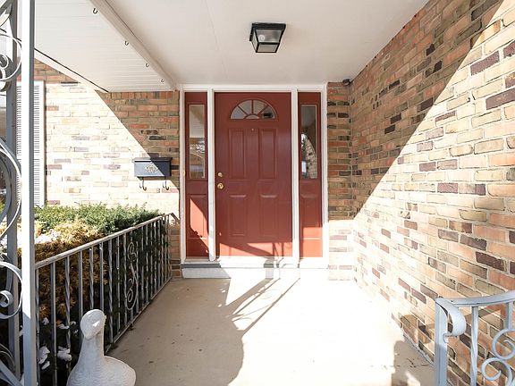 2nd image of 1754 Pin Oak Dr