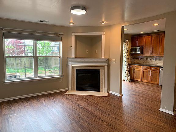 3rd image of 16 Tattersall Dr