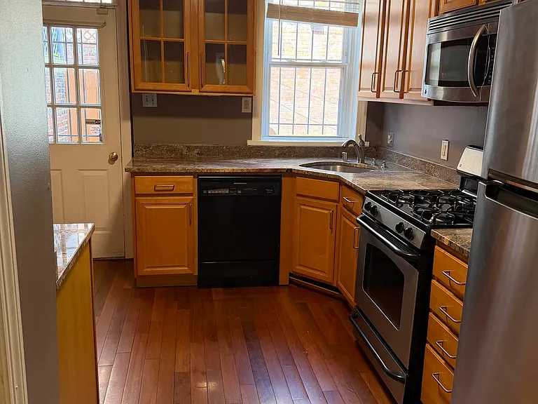 602 9th St NE #1 — Photo 7
