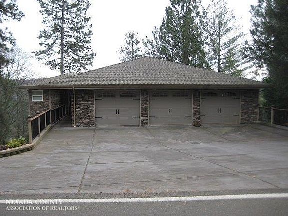 3rd image of 16965 Lawrence Way