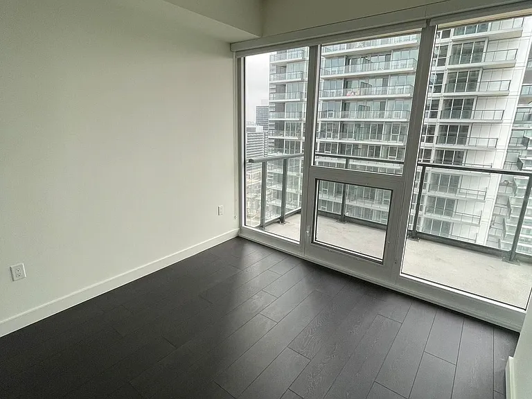 85 McMahon Dr #2015 — Photo 13