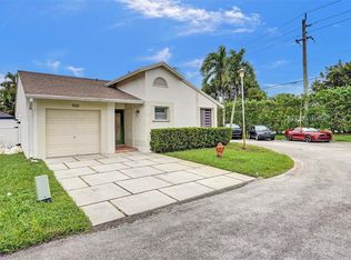 900 SW 108th Ave, Pembroke Pines, FL 33025