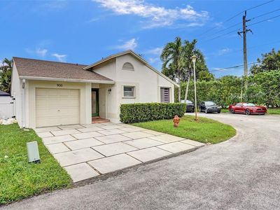 900 SW 108th Ave, Pembroke Pines, FL, 33025