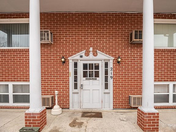 4th image of 214 S Grange Ave #32164717e