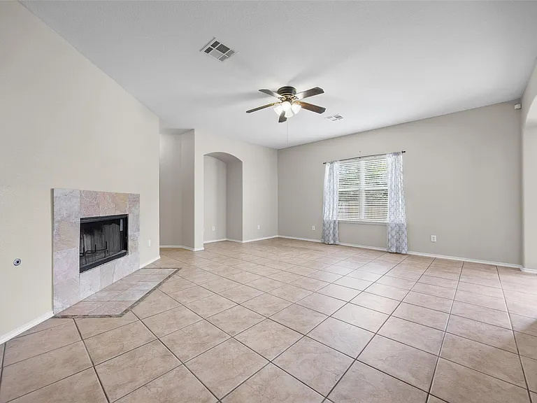 20521 Farm Pond Ln — Photo 5