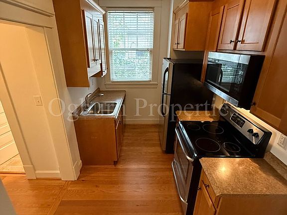 4th image of 1301 Clover St APT 2
