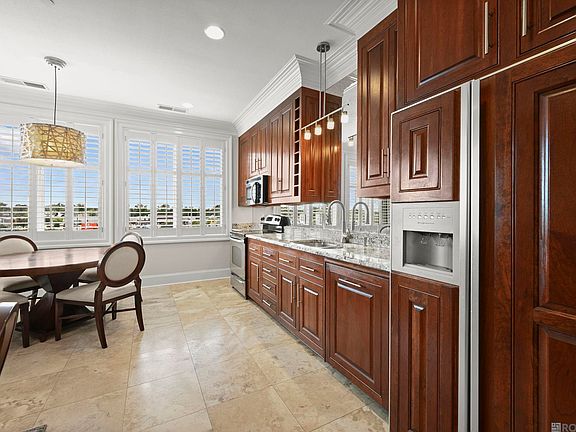 4th image of 7707 Bluebonnet Blvd #329