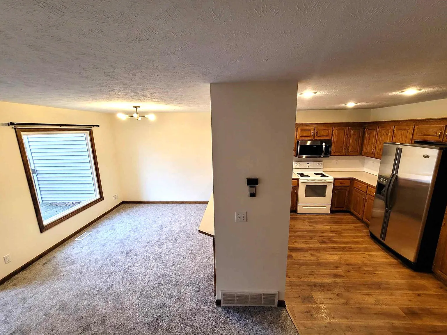 2 bed, 2160 sqft, $2,100 — Photo 4