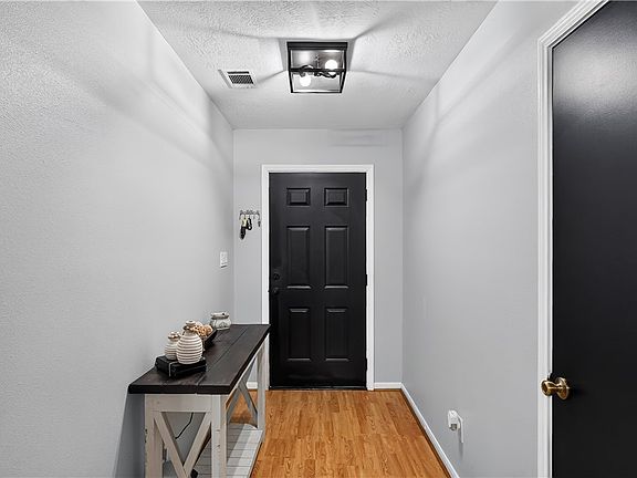5th image of 2402 Westwood Main Dr