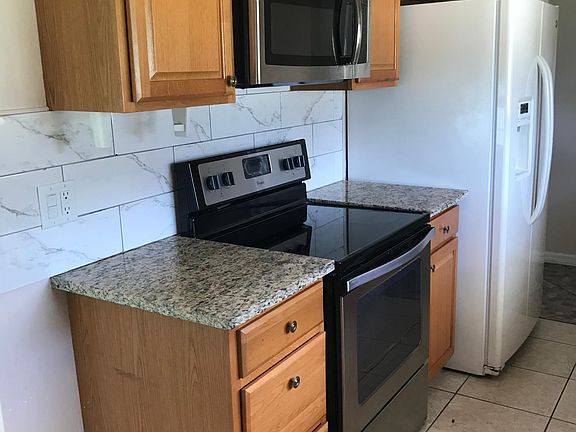 3rd image of 2511 Conway Blvd