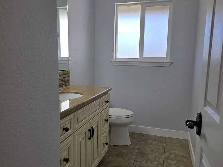 780 W Cotati Ave — Photo 10
