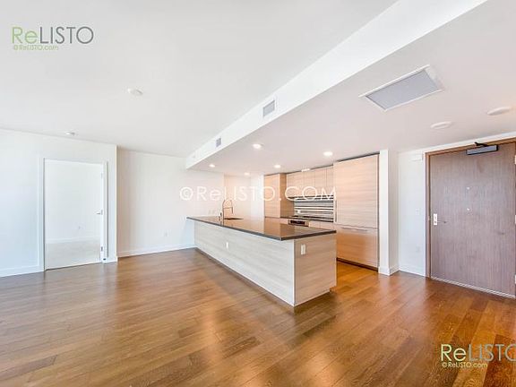 2nd image of 708 Long Bridge St APT 808