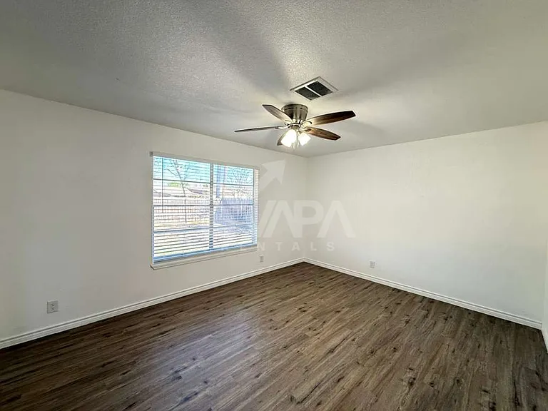 317 E Lindbergh Blvd — Photo 8