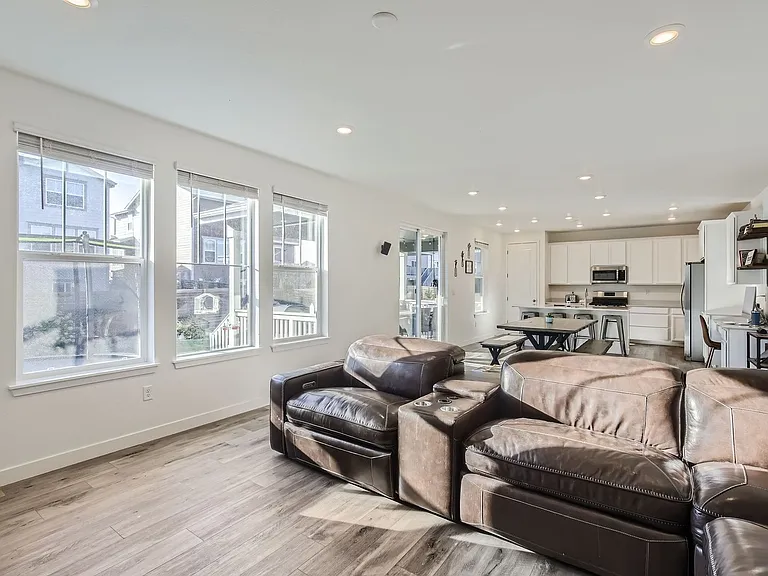 12885 Bay St — Photo 14